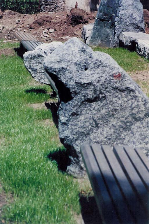 Prà de Resa, Viale Parco della Rimembranza, Teglio. Particolari delle sedute