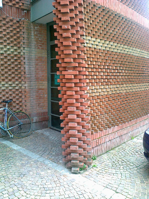 Dettaglio della tessitura in laterizio