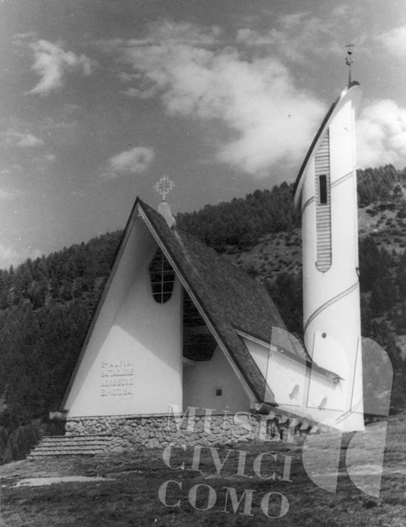 CAR 60/15 Veduta della chiesa e del campanile. Stampa fotografica b/n. (Fondo Mario Cereghini)