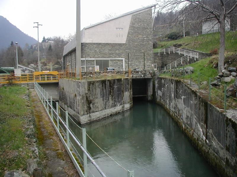 La centrale vista dal fiume, 2011