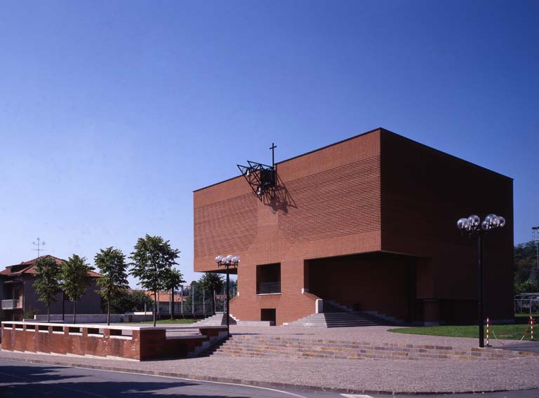 Chiesa di San Pietro Apostolo e oratorio, Merate. Fotografia © Enrico Cano. (Archivio Mario Botta)