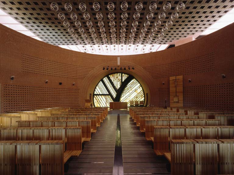 Chiesa di San Pietro Apostolo e oratorio, Merate. Fotografia © Enrico Cano. (Archivio Mario Botta)