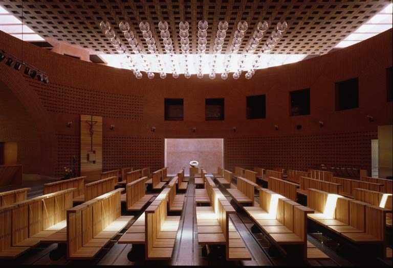 Chiesa di San Pietro Apostolo e oratorio, Merate. Fotografia © Enrico Cano. (Archivio Mario Botta)