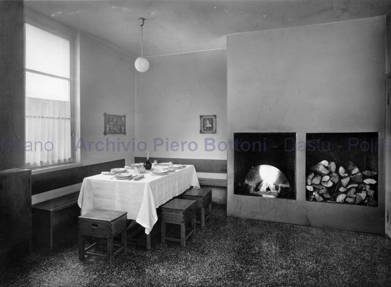 Vista del soggiorno pranzo, positivo, bianco e nero, mm 166 x 224. N. 1 unità