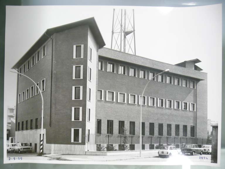 Centrale Sip Pavia Vigentina. Vista del complesso da via Carati angolo via Grassi (2-9-69). Stampa fotografica b/n.