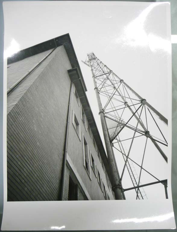 Centrale Sip Pavia Vigentina. Particolare della facciata sulla corte interna (2-9-69). Stampa fotografica b/n.