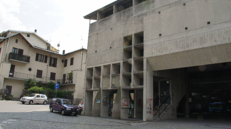 Fronte della stazione degli autobus