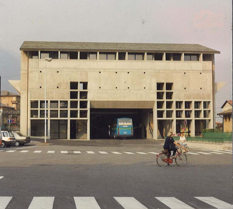 Stazione Autolinee STPS, Morbegno. Facciata di ingresso/uscita autobus