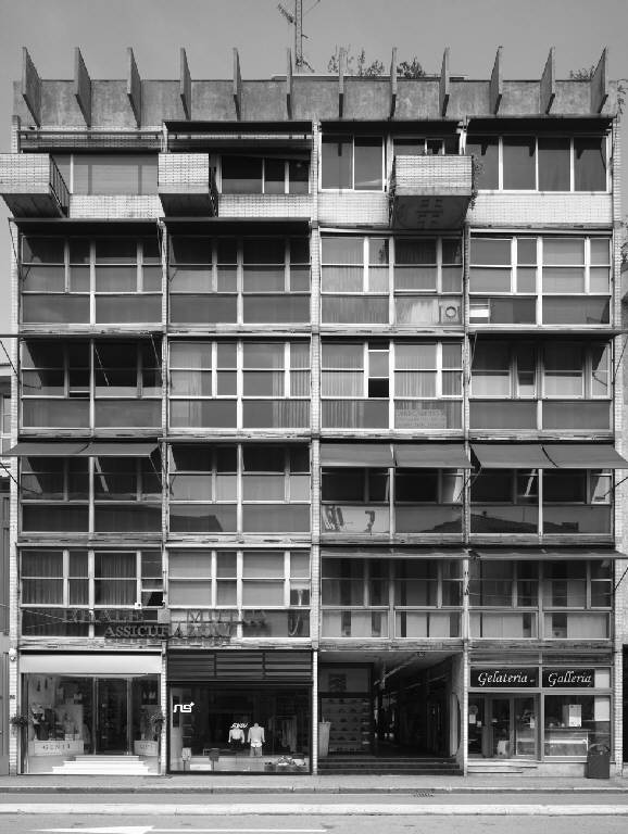 Fronte rivolto a via Tiraboschi