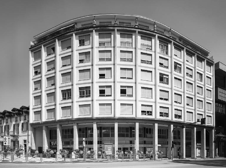 L'edificio visto da via Marcobi