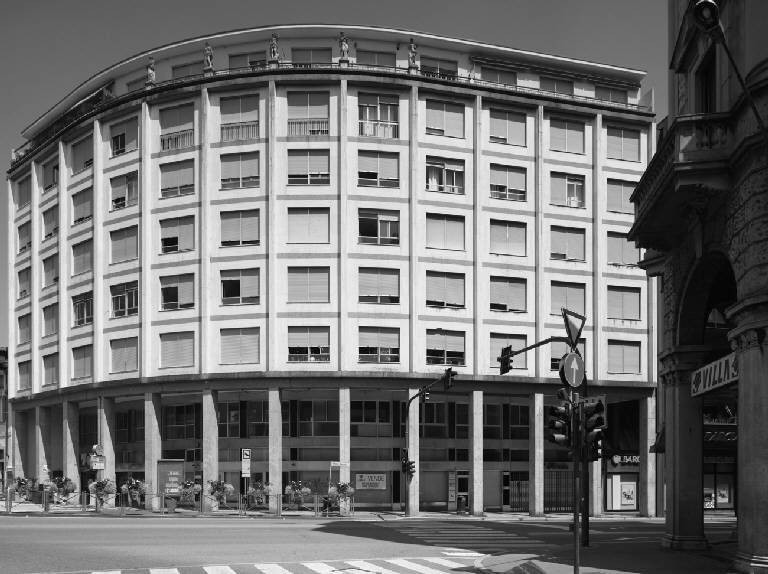 L'edificio visto da via Marcobi