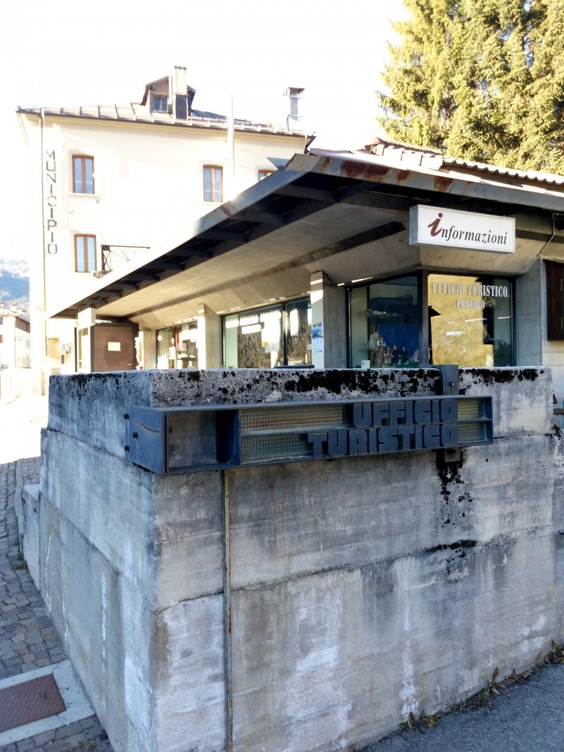 prospetto sud, dettaglio dell'insegna