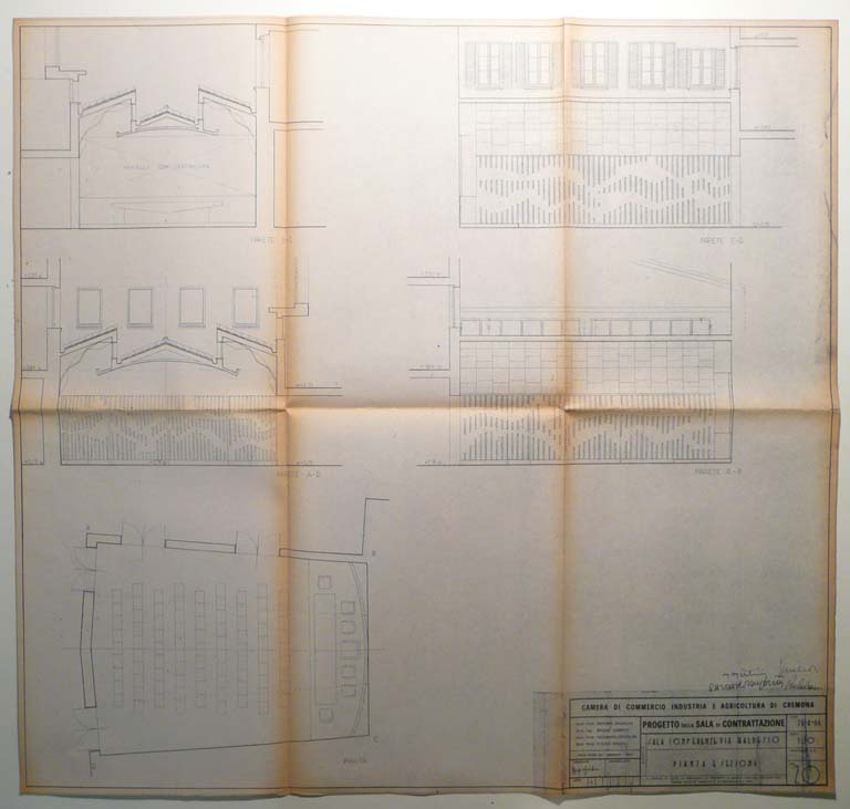 Pianta e sezione della sala conferenze su via Baldesio. Tav. 20. Scala 1:50, 26-4-66. Copia eliografica piegata