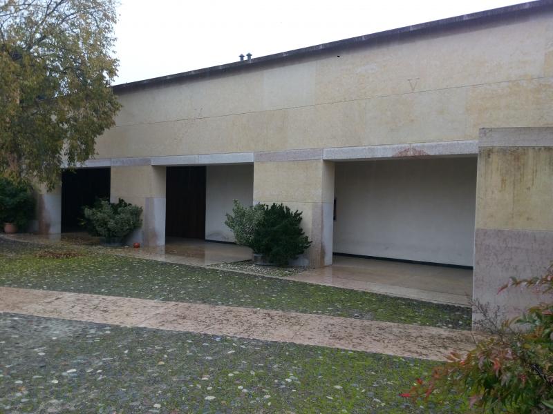 Prospetto nord-ovest, il portico