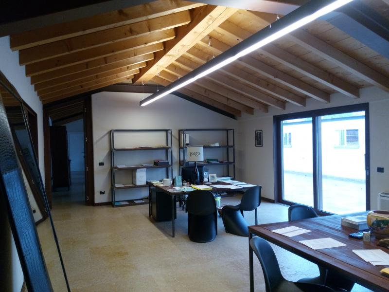 Interno, gli uffici al primo piano