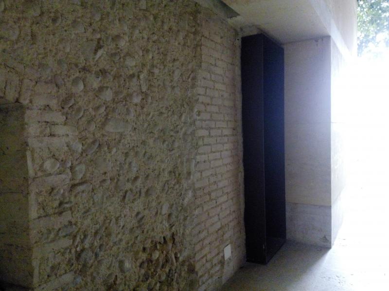 Il portico, l'accesso alla casa colonica