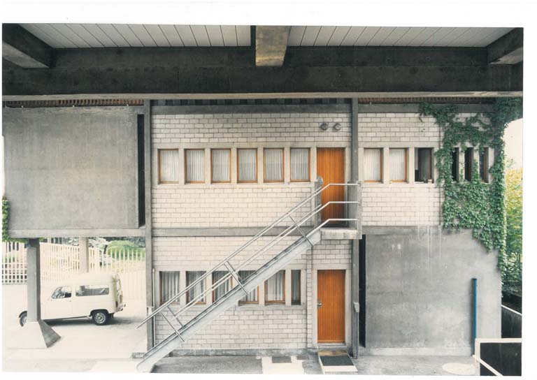 Prospetto nord-ovest. Stampa fotografica a colori.