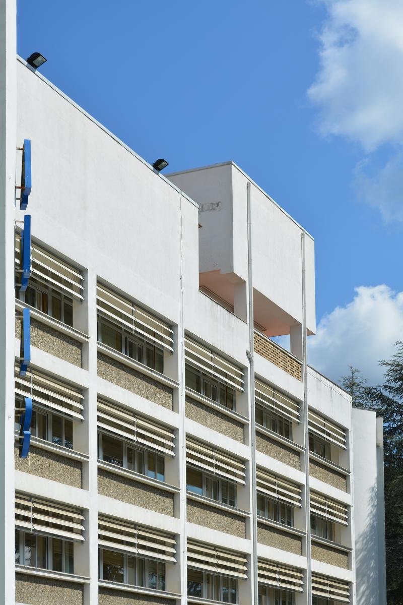 Particolare facciata e volume sul tetto