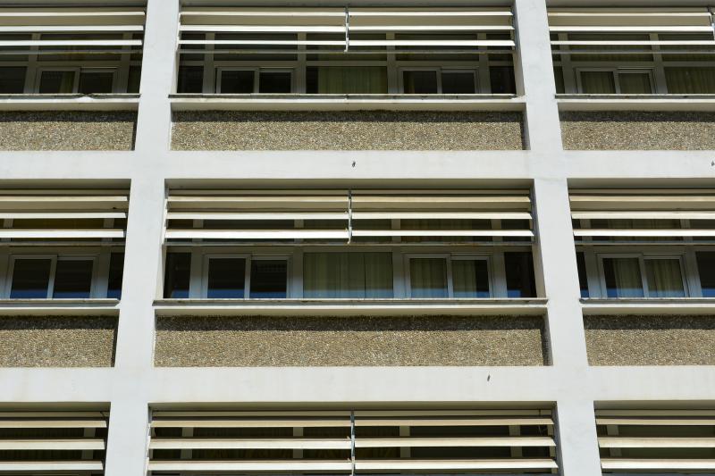 Particolare finestre e tamponamento della facciata