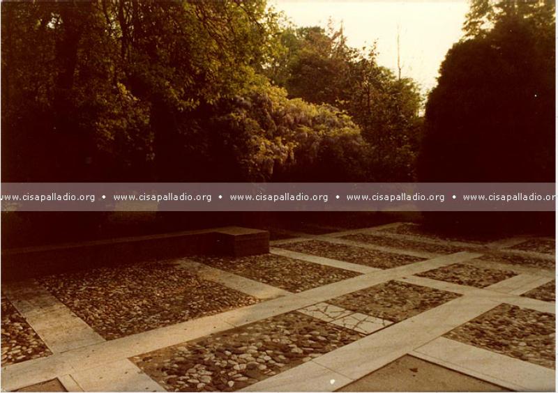 sistemazione del giardino esterno