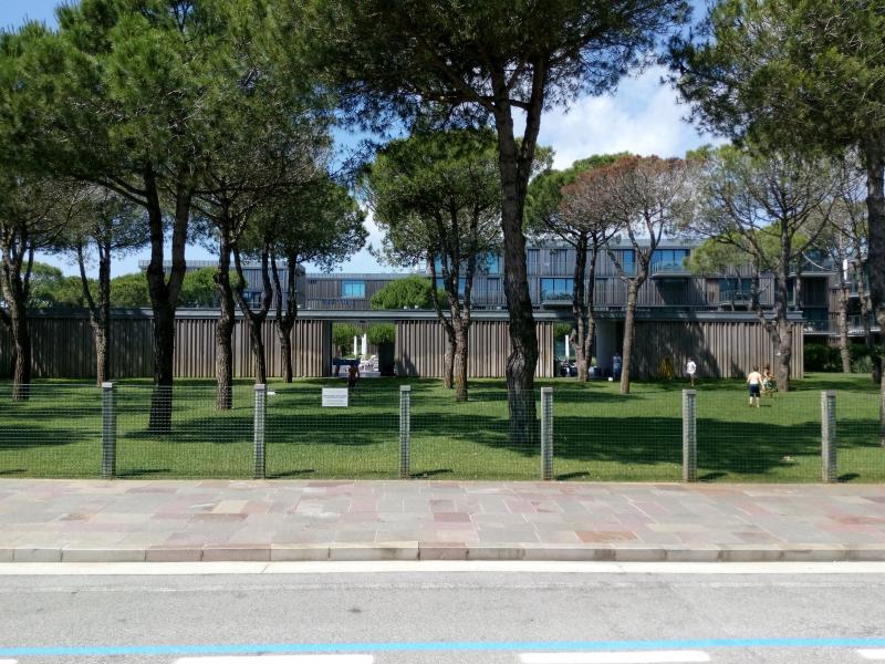 Condomini e parco, lato est