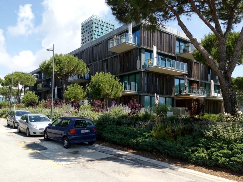 Condomini, angolo sud-ovest