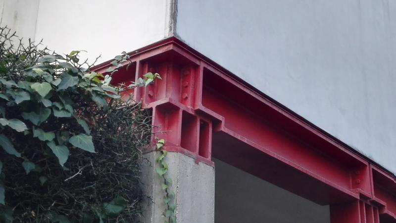 nodo pilastro angolare in calcestruzzo e trave in acciaio