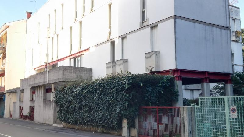 fronte su Contrada del Quartiere