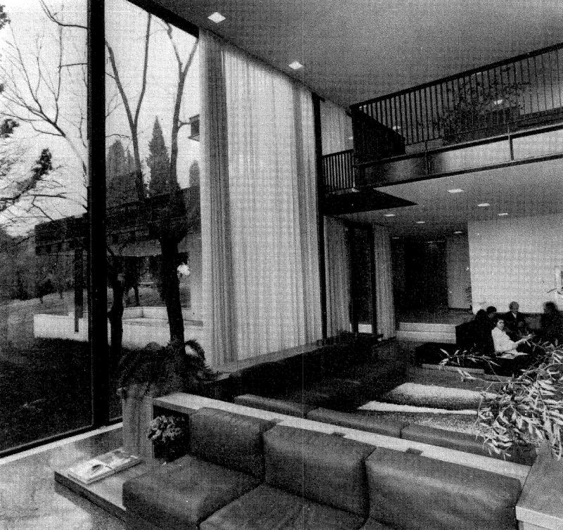 Interno, soggiorno, vista verso est