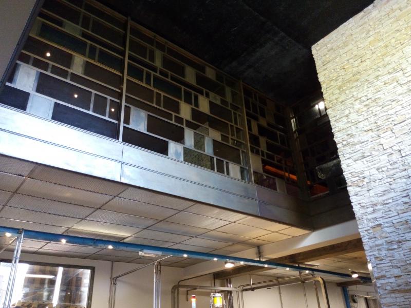 Capannone nord, la vetrata della sala degustazioni superiore