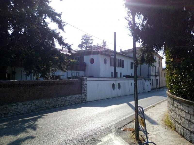 Prospetto nord (verso la strada)