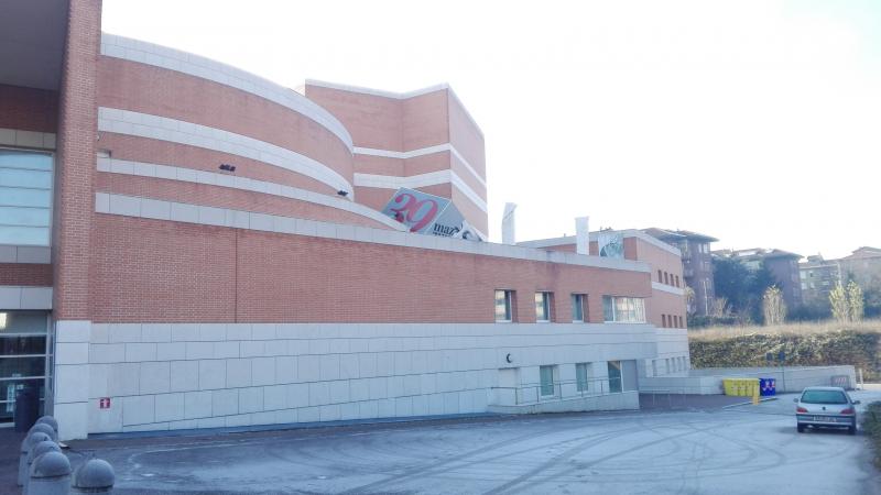 fronte sulla piazza