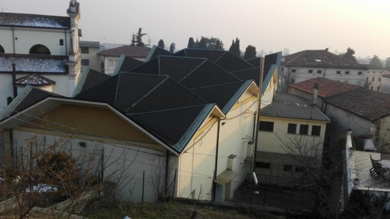 vista dalla strada dietro al cinema