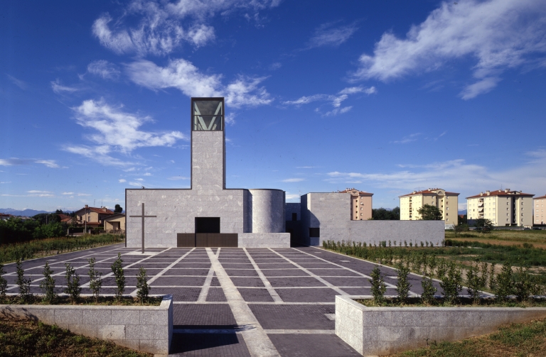 Chiesa di San Clemente, Seveso. Vista generale del complesso. Foto Donato Di Bello. (Archivio fotografico Gregotti Associati)