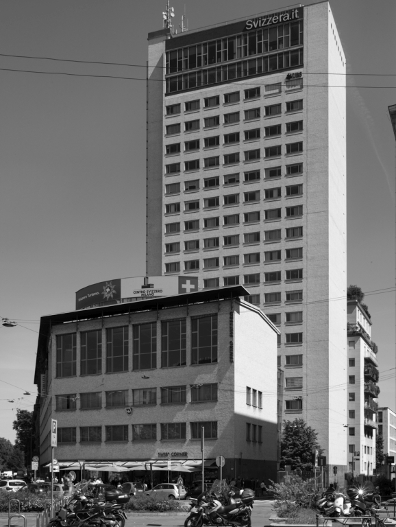 Il complesso visto da piazza Cavour