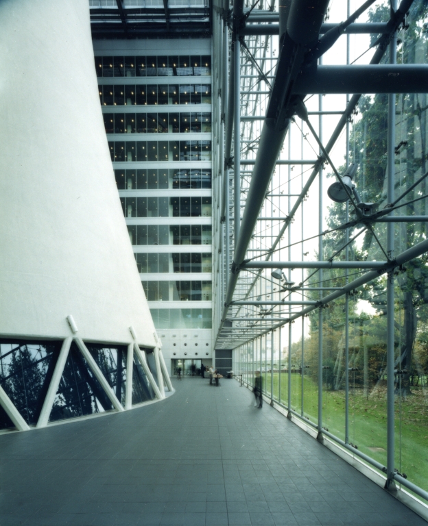 Pirelli Headquarters, Bicocca, Milano. Interno dell'edificio verso la facciata ovest