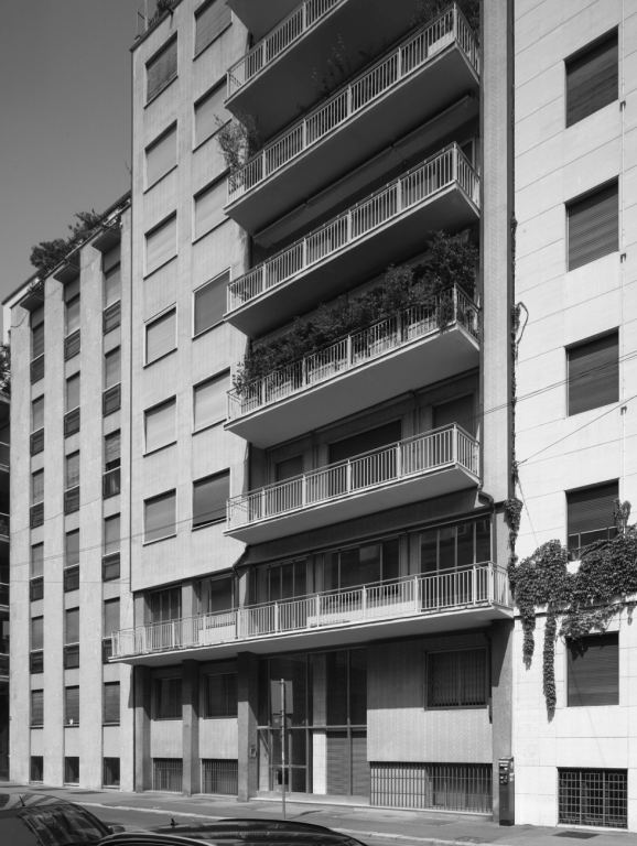 Il fronte principale, rivolto a via Sant'Antonio Maria Zaccaria