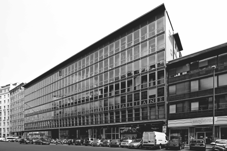 Il primo volume del complesso visto da Corso Europa