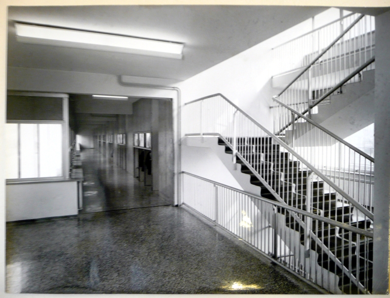 Corpo scale. Copia fotografica b/n