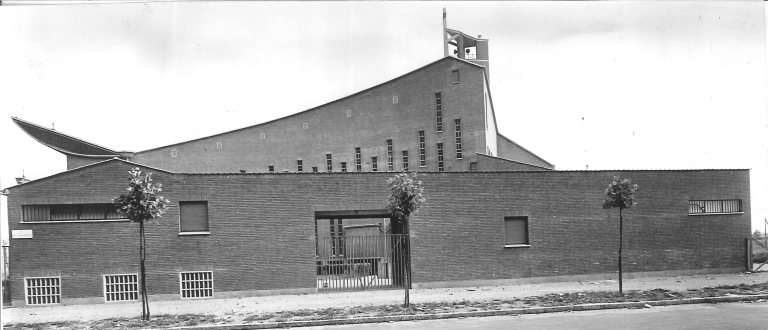 Chiesa e complesso parrocchiale di San Giovanni Battista alla Creta, Milano. Facciata laterale. Copia xerografica impaginata su cartoncino