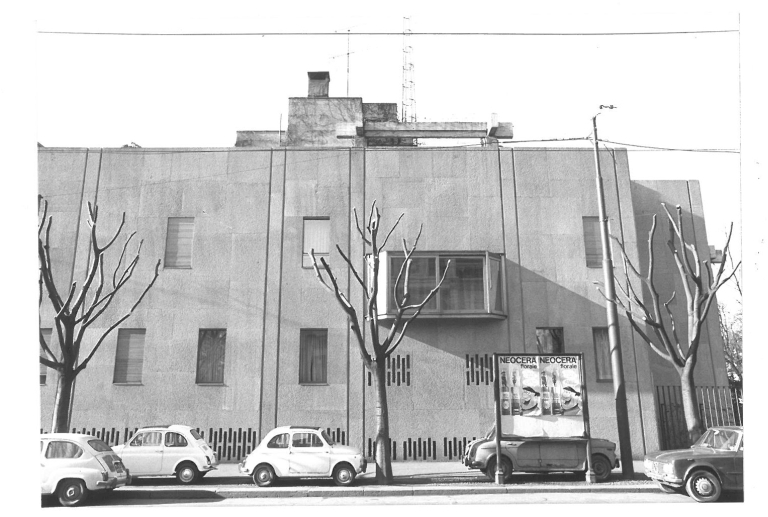 Vista d'insieme dell'edificio. Stampa fotografica b/n