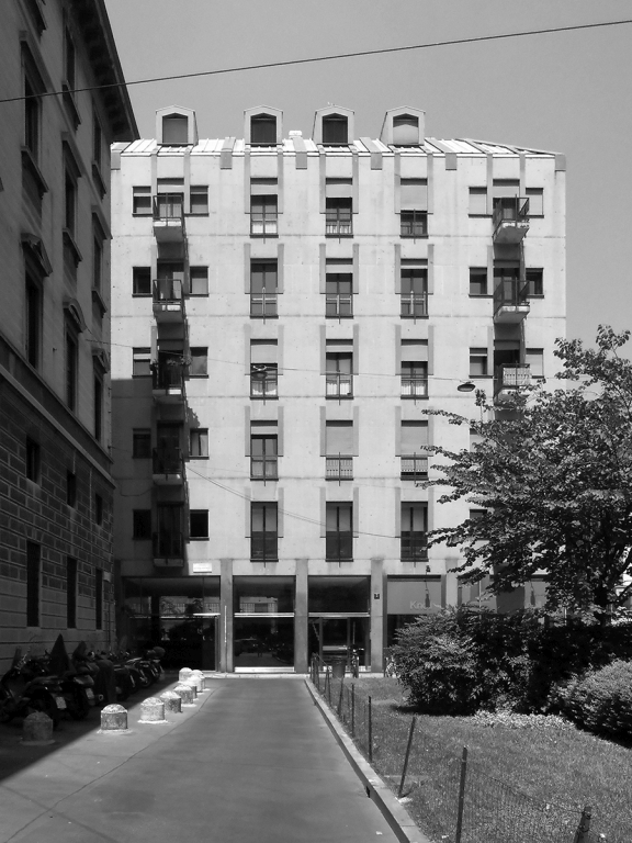 Vista da piazza Luigi Vittorio Bertarelli