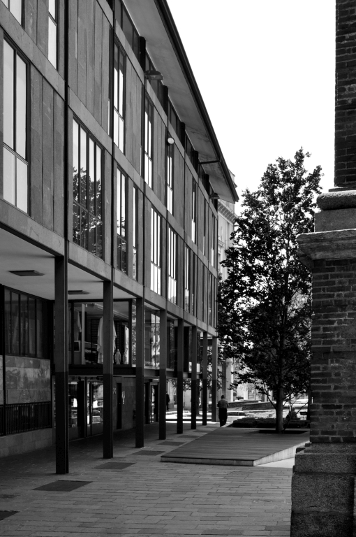 Particolare portico e facciata