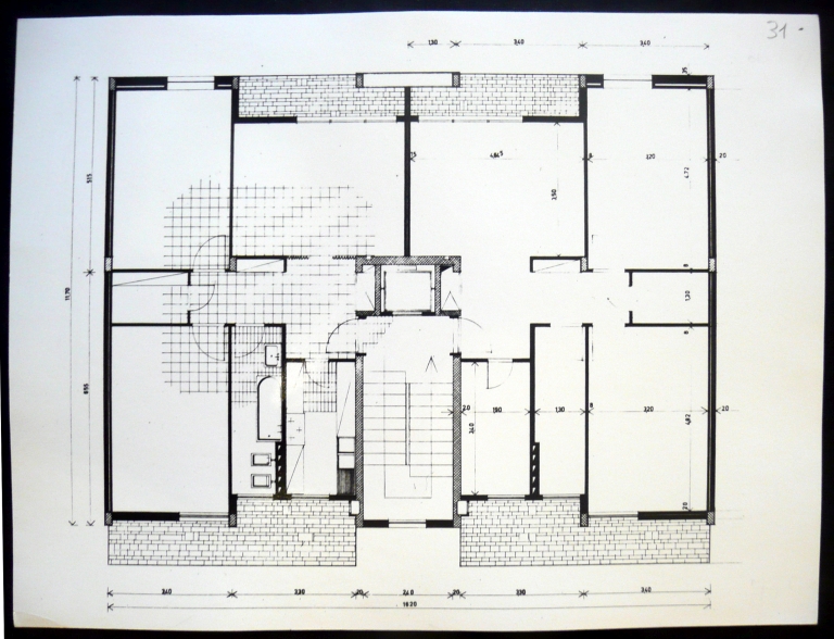 Pianta piano tipo di abitazioni del quartiere. Stampa fotografica b/n