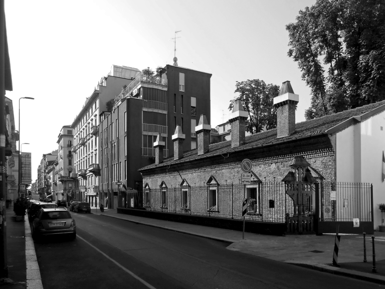 Scorcio su via San Gregorio con in evidenza il rapporto con il frammento dell'antico Lazzaretto