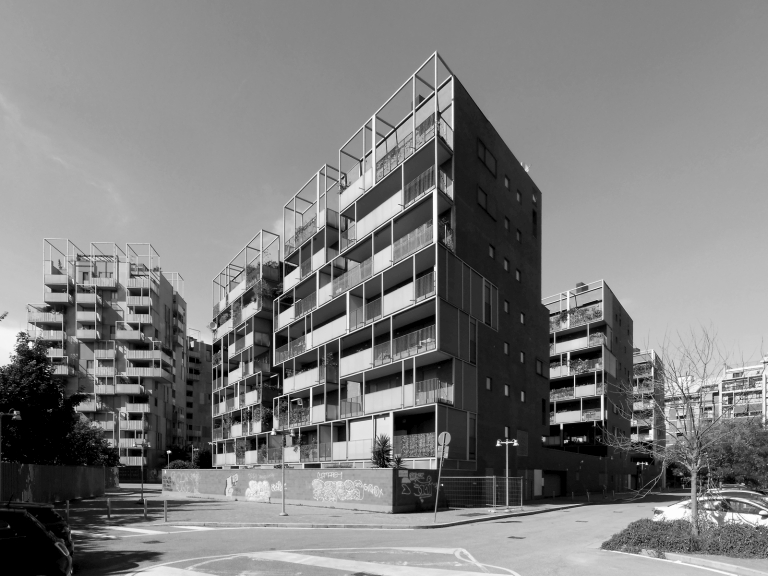 Vista edifici in linea e torre per abitazioni a canone libero