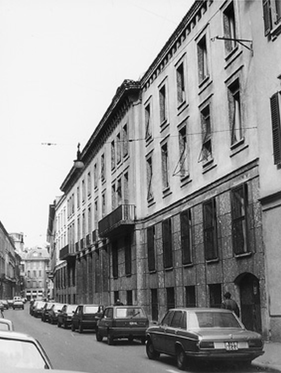 Scorcio della facciata principale dopo la ricostruzione di Cassi, foto d'epoca. Stampa fotografica b/n