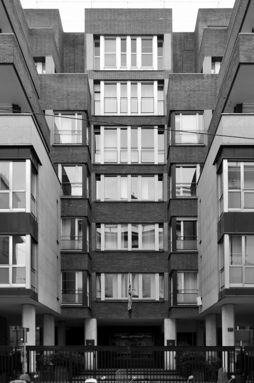 Particolare prospetto su via Leopardi