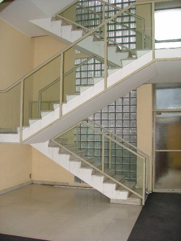 Vista scale e pareti in vetrocemento