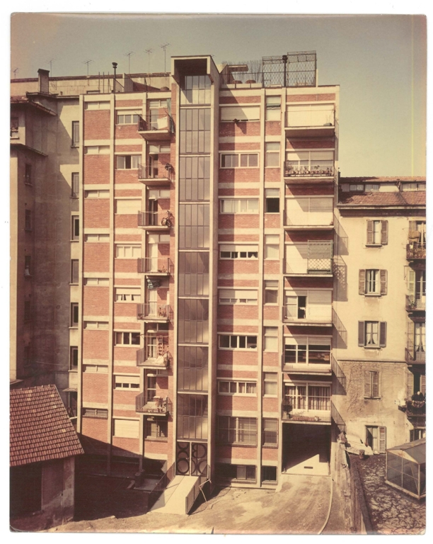 Facciata sul cortile. Stampa fotografica a colori